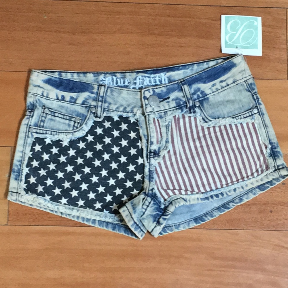 NWT Blue Earth Distressed American Flag Shorts